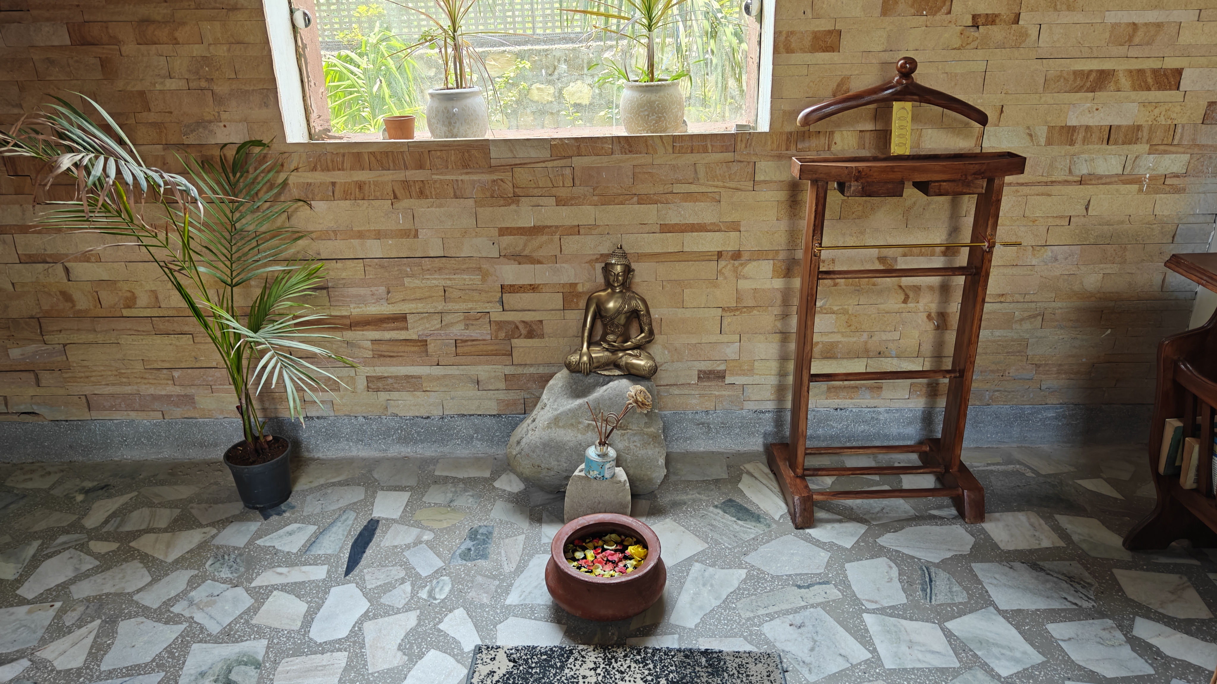 Estate gallery scene